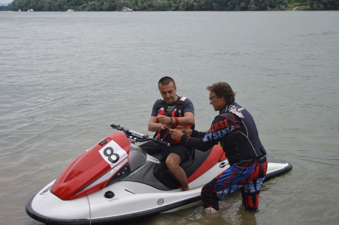 OBUKA PRIPADNIKA SEKTORA ZA VANREDNE SITUACIJE style=